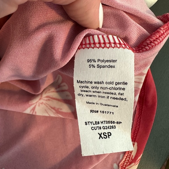 New Cold Shoulder Top - Picture 5 of 8